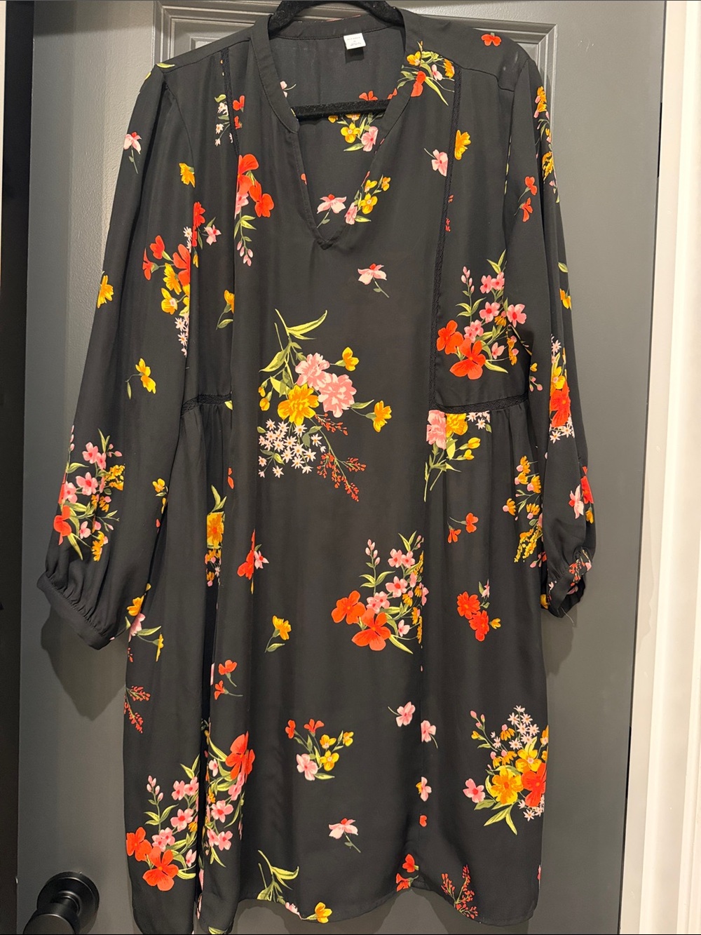 Old Navy Women's Black Floral V-Neck Dress